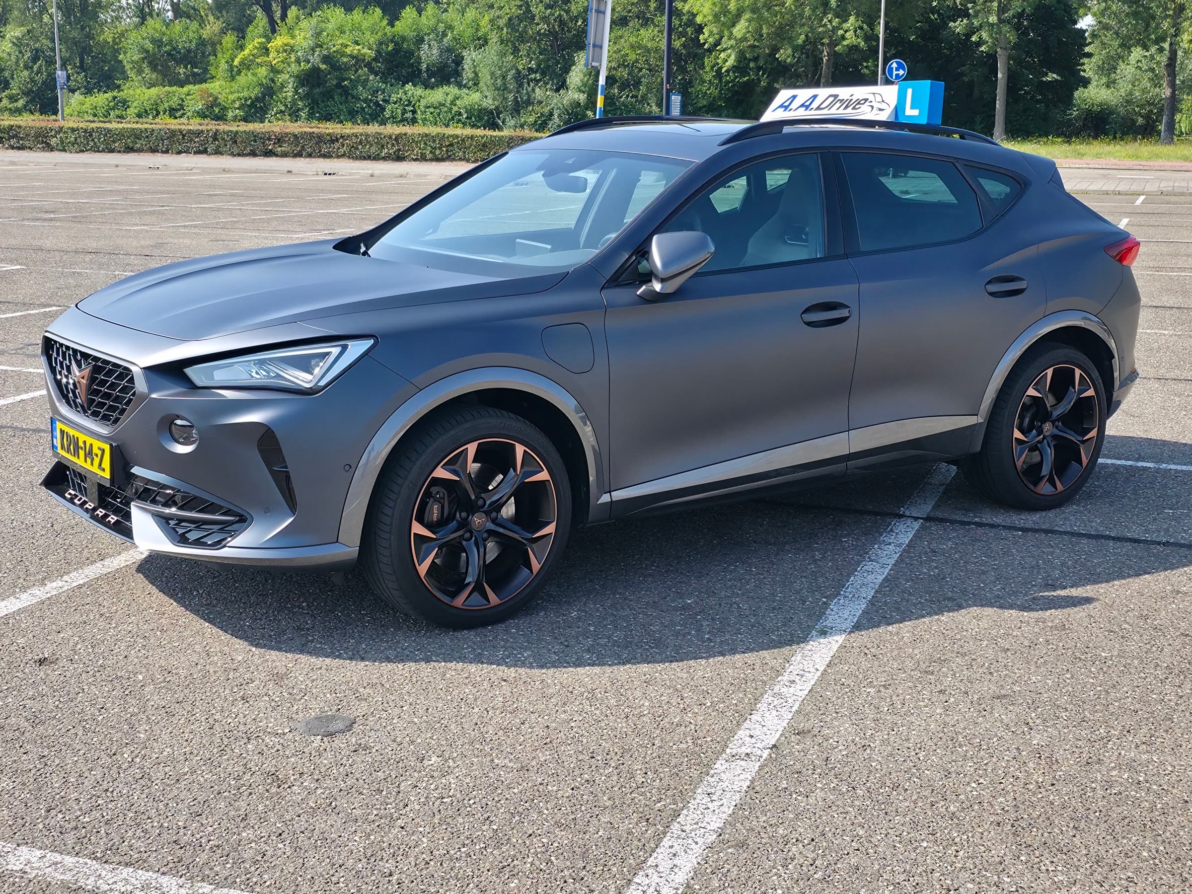 Cupra Formentor automaat lesauto van A.A.Drive, hele auto zichtbaar